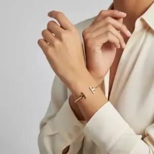 토리버치 TORYBURCH 엘리노어 플렉스 커프 팔찌 157953 720