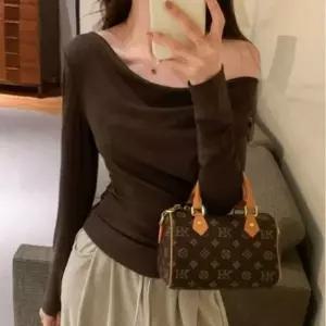모던핏 브이넥 슬림라인 데일리 티
