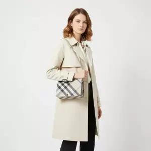 버버리 패세라 SS25 여성 스닙 숄더백 8086971 LL SNIP SHOULDER BAG CJ1 A3888