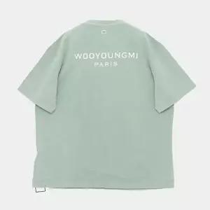 [우영미]우영미 26SS 백로고 프린트 반팔 남성 티셔츠 W261TS07783M