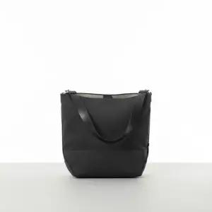 르메르 26SS SMALL BELTED TOTE BAG BG0201 LF1400 983) 스몰 벨티드 토트 백)