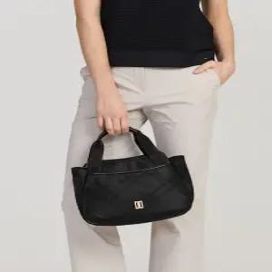[ 여성] [26SS] DNGF6E904BK ONLINE EXCLUSIVE 블랙 빅체크 자가드 미디움 토트백