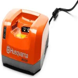 에너지 절약 모드를 갖춘 Husqvarna QC330 40V 리튬 이온 배터리 충전기 주황색