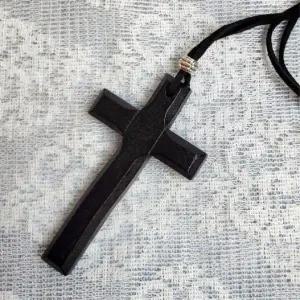 [하프클럽/]나무 십자가 펜던트 블랙 주얼리