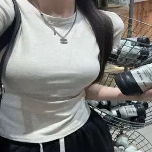 반팔 슬림 숏티셔츠 라운드 여름반팔티 여자여름티셔츠 베이직 슬림반팔티 슬림 여자 여름 베이직티셔츠