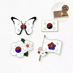 태극기 뱃지 외국인 친구 선물 전역 한국 기념품 가방 한국굿즈 (WE6DA49)