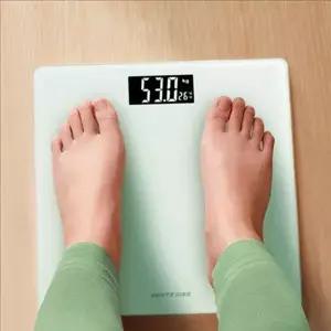 [하프클럽/]휴대용 초경량 체중계 가정용 미니 체중계 몸무게 디지털 자동
