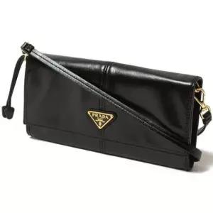 프라다 MUST IT_PRADA 26SS 숄더 스트랩 가죽 지갑 1MT036 2CYR F0002)
