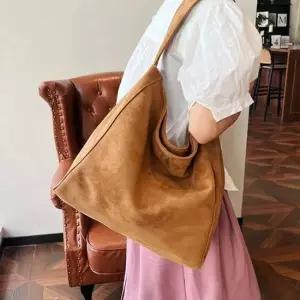 여성 2컬러 가벼운 가을 무드 포켓 스웨이드 숄더백