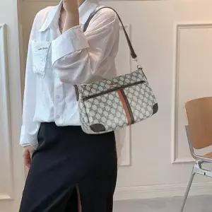 캐주얼 보세 가방 겨울 데일리 가죽 가방 출근룩 가방
