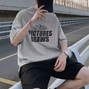고품질 남학생 데일리룩 20대 남자 오버핏 패션 반팔 티셔츠 (WAEEEEA)