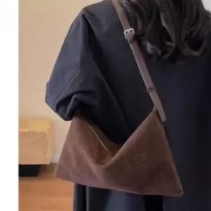 남성 스웨이드 크로스 숄더백 트렌디 여행 가방 데일리 메신저백 스웨이드숄더백