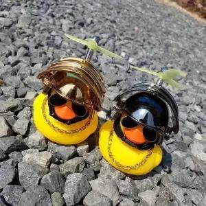 [하프클럽/]LED 프로펠러 헬멧 러버 바이크 장식 오리인형 소품샵 킥보드 후