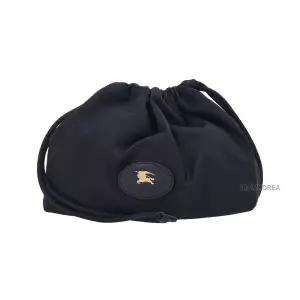 [롯데백화점]버버리 라벨루쏘  FW25 여성 드로스트링 파우치 8111317 LS DRAWSTRING POUCH REV NYN A1189