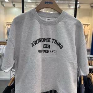 [에스핏]루즈핏 크롭 RT SJZ304-FKRT_JJ
