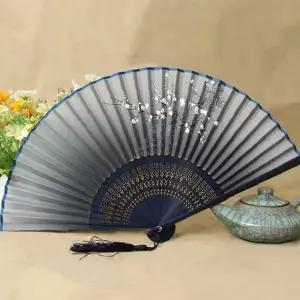 대나무살 매화문양 접이부채 여름철 휴대용 실내외겸용 더위해소 전통디자인 장식소품