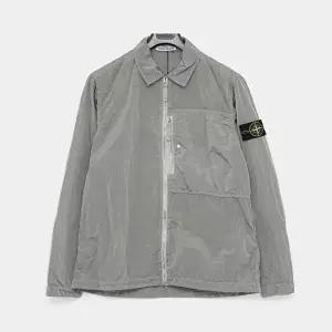 [스톤아일랜드]스톤아일랜드 26SS 와펜로고 나일론 메탈 집업 셔츠 남성 자켓 L1S151200038 S0019 V0061