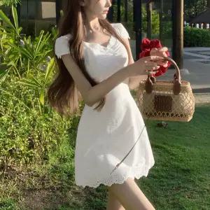 채핏 청순 코튼펀칭 원피스 섹시 미니 브이넥 반팔 여리여리 레이스 여친룩 데이트룩