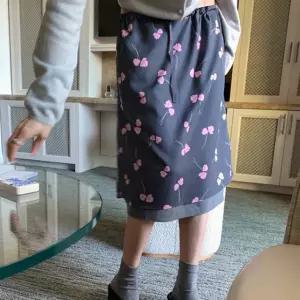 [메이비베이비] Kamelie Skirt (2colors)
