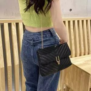 여자 러블리 데이트 룩 코디 팩트 숄더 핸드 백 체인