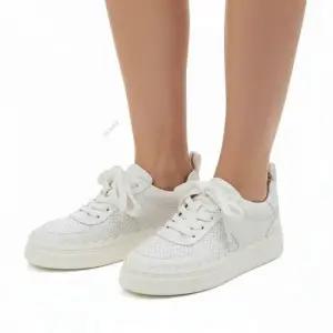 끌로에 MUST IT_여성 로렌 스니커즈CHC23A906EQ 101