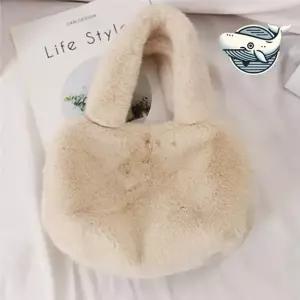 사랑스러운 페이크퍼 손가방 학생용 미니백 캐주얼손가방 겨울정장토트백 대학생가방