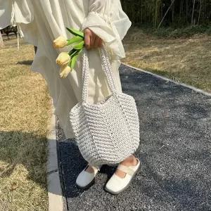 여성 2컬러 캐주얼 니트 펀칭 비치백 숄더백 왕골가방 그물백 왕골가방 여름가방