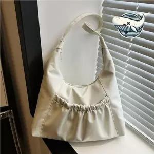 캐주얼 스타일 여성 포켓 스크런치 숄더백 미니 스크런치 셔링 포켓백 패션가방 넉넉한