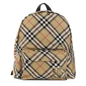 [버버리] 24FW (ML ESSENTIAL 8091312) 남성 ESSENTIAL 백팩