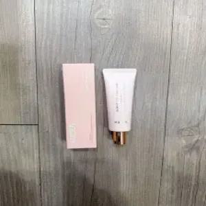 에이지투웨니스 글로우핏 톤업 선크림 50ml