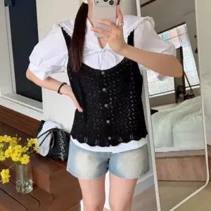 봉봉 데일리 니트조끼 민소매 데이트 미시 여름 단추 봄 스퀘어넥 뷔스티에 20대 여성