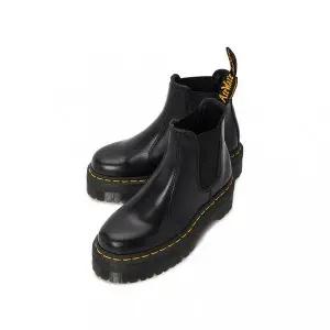 [닥터마틴] 2976 쿼드 첼시부츠 24687001 BLACK (남여공용)