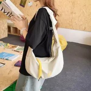 [다잇템]남자 여자 캐주얼 드로우 하프문 슬링백 반지 OOTD