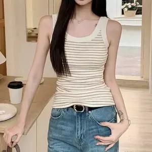 여름바캉스룩코디 여름여행스타일 이너웨어나시티 여성민소매나시 코디