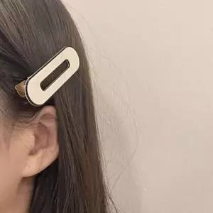 물결 장식 집게 머리카락 미용 단발 여성 포인트 체크 흘러내림방...