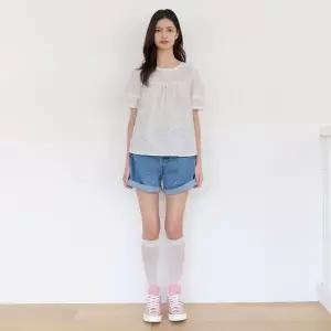 [써스데이아일랜드](강남점)플라워 펀칭 자수 블라우스 T264MBL233W