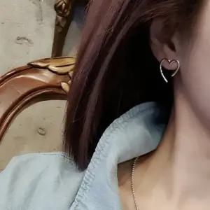 SE126 여성 하트 디자인 실버 이어링 여성 데일리 은 귀걸이 실버 925) 은귀걸이 귀걸이