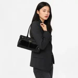 프라다 배송 미디엄 가죽 핸드백 1BA426 2CYR F0002