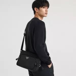 프라다 26SS 블랙 리나일론 미디엄 숄더백 2VH192 2DMG F0002