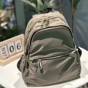 여성 심플 포켓 백팩 2컬러 폴리아미드 데일리가방 심플백팩