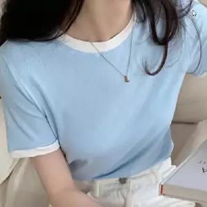 라운드넥 슬림핏 바디라인 반팔 쫀쫀한 골지 텍스처로 편안한 착용감을 주는 반팔 배색 티셔츠