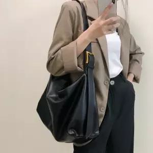 ZARA 자라 슬라우치 에코 레더 숄더백 소프트레더 광택 빅 쇼퍼백