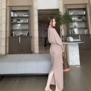 여사친 원피스 백 모달 추동 브이넥 슬림핏 가오리 우아한 힙 OOTD3