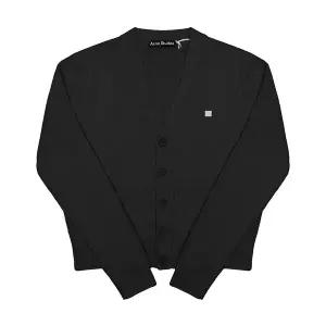 아크네스튜디오 C60104 BLACK (900) 페이스 로고 패치 브이넥 공용 가디건