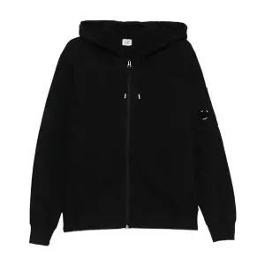 [CP컴퍼니]26SS 씨피컴퍼니 라이트 플리스 렌즈 블랙 남성 후드 집업 20CMSS081A 002246G 999