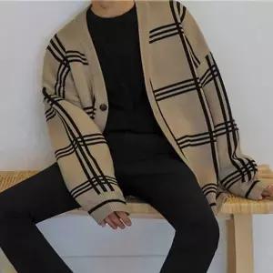간절기 데이트 룩 체크 루즈 핏 브이넥 가디건 남자