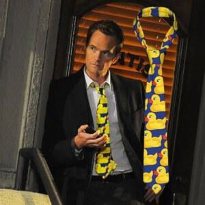 노란고무줄 옐로우 고무 오리 HIMYM 넥 남자를위한 선물 Ducky Neck Ties 패션 어떻게 당신의 를 만났는지 Barney Stinson Shirt Party Cravat
