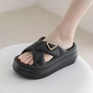 이븐 큐빅 키높이 통굽 슬리퍼(7cm)