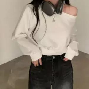 간절기 티셔츠 티츠 코디 숄더 크롭 오프 맨투맨