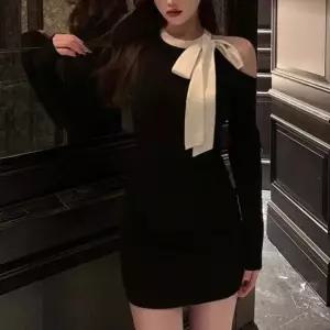 원오프숄더 배색 리본 원피스 숏원피스 슬림핏 데이트룩 파티룩 어깨트임 블랙